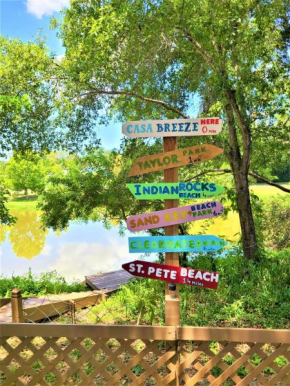 CasaBreeze Cozy Creek House/IRB&Clearwater Beach!, Largo